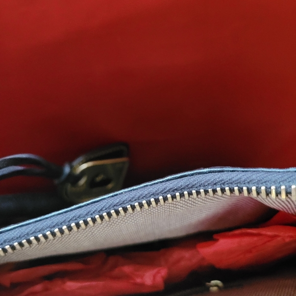 Dooney & Bourke - Picture 4 of 4